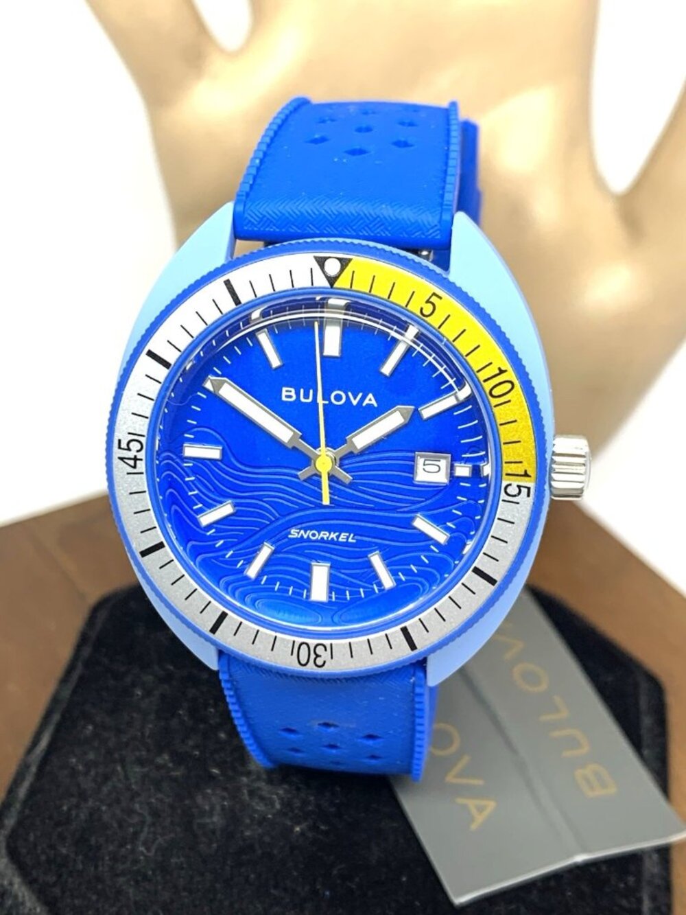 Bulova Men's Watch 98B445 Snorkel Blue Tang Fish Quartz Rubber Strap 41mm